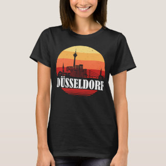 Düsseldorf Skyline Sunset i Retro Vintage Stil T Shirt