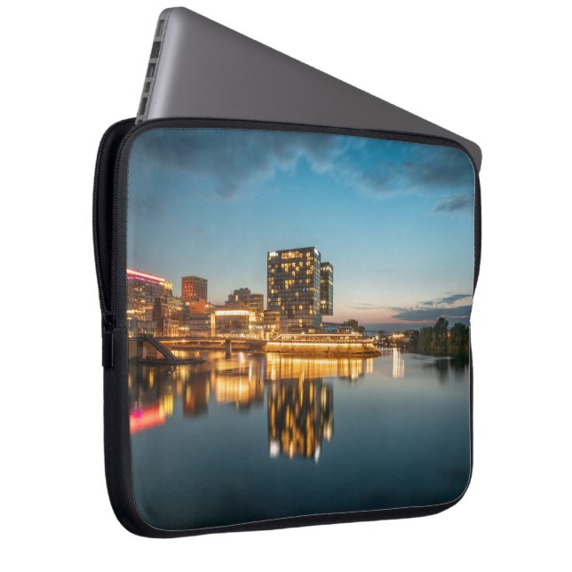 Düsseldorf Tyskland Laptop Fodral (Framsidan Höger)