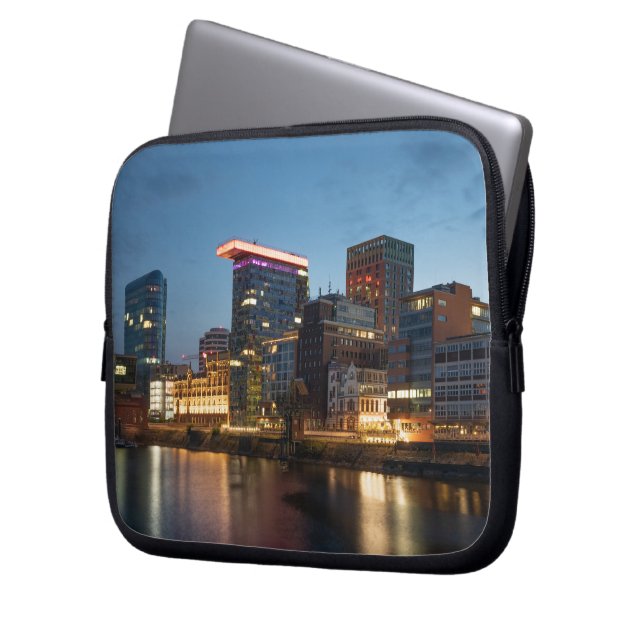 Düsseldorf Tyskland Laptop Fodral (Framsidan Vänster)