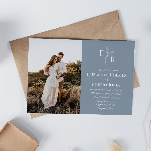 Dusty Blue Blommig Monogram Anpassad Foto Bröllop  Inbjudningar (Dusty Blue Floral Monogram Custom Photo Wedding Invitation on white table with neutral decoration.)