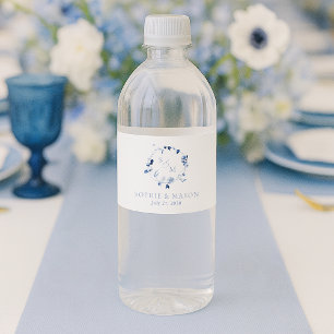 Dusty Blue Blommig Monogram Bröllop Vattenflaskor Etikett