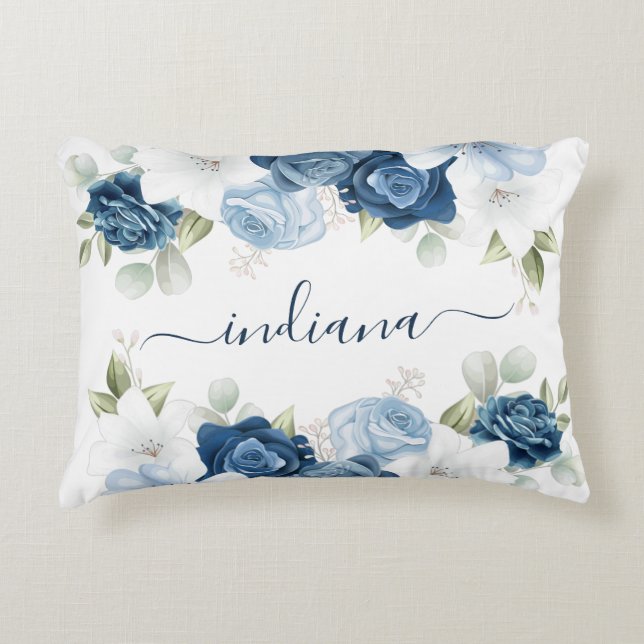 Dusty Blue Blommigt Elegant Script Monogram Prydnadskudde (Framsidan)