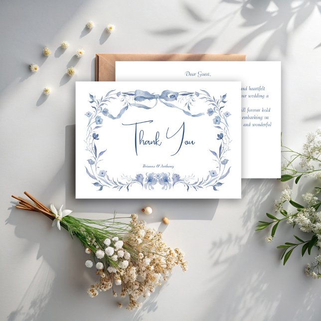 Dusty blue blommigt greenery ribbon elegant bröllo tack kort (Dusty blue floral woodlands greenery ribbon bow elegant wedding thank you cards)