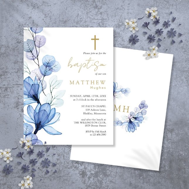 Dusty Blue Blommigt Monogram Baptism-inbjudan Vykort (Dusty Blue Floral Monogram Baptism Invitation Postcard)