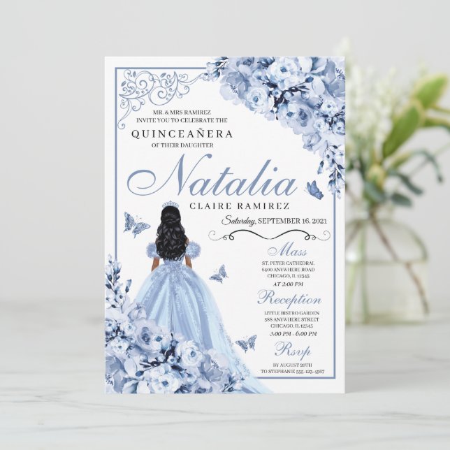 Dusty Blue Blommigt Quinceanera Birthday-inbjudan Inbjudningar (Stående Fram)