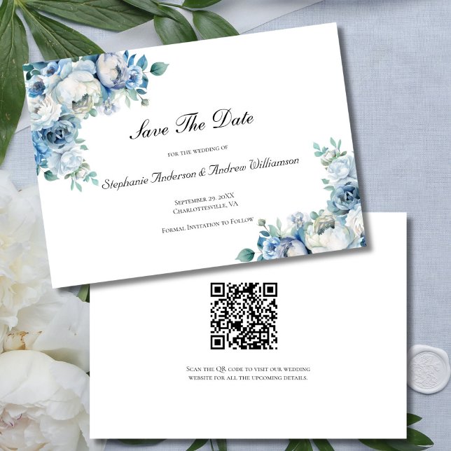 Dusty Blue Blommigt Watercolor Bröllop QR-kod Spara Datumet (Dusty Blue Floral Wedding Save the Date Card with QR code on the back)