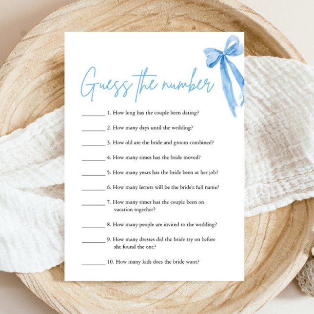 Dusty Blue Bow Gissa numret Bröllopsduschspel Inbjudningar (Modern Blue Bow Coquette Guess the Number Bridal Shower Game She's Tying the Knot Bridal Shower)