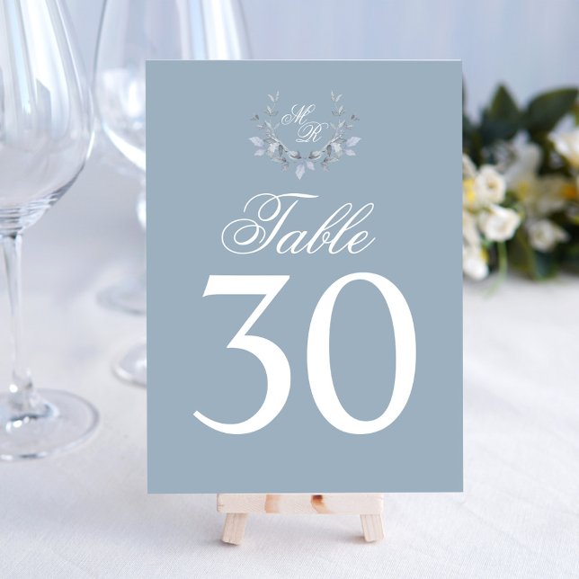 Dusty Blue Bröllop Bordsnummer Monogram Motif (Wedding elegant dusty blue table number.)
