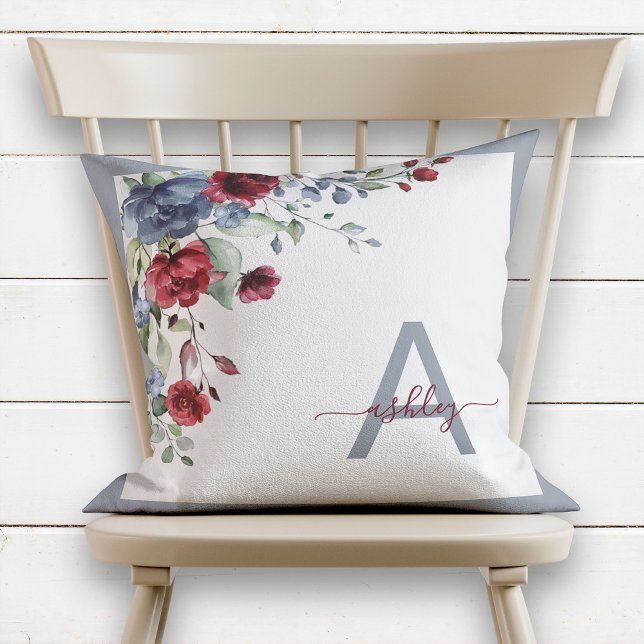 Dusty Blue Burgundy Blommigt Script Monogram Initi Kudde (Skapare uppladdad)