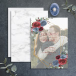 Dusty Blue Burgundy Guld Vellum Overlay Photo Inbjudningar<br><div class="desc">Modern och trendig, den här söt bröllopsinbjudan har en geometrisk för faux gult guld som är förskönad med dammig blå och burgundisk färg vattenfärg ro och blommor, över ett faux vellum-look lagrar, och visar ditt favoritfoto från förlovningen bakom. Parets namn och några bröllop-detaljer finns i ett matchande burgundi färg. Kortets...</div>