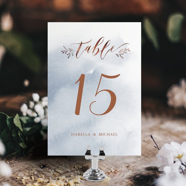 Dusty blue calligraphy rustic bröllop bordsnummer (Dusty blue calligraphy rustic wedding table number)