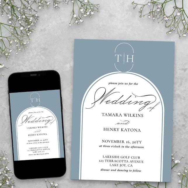 Dusty Blue Elegant Calligraphy Monogrammed Bröllop Inbjudningar (Dusty Blue Monogrammed Wedding Invitation from my Wedding Colors Collection)