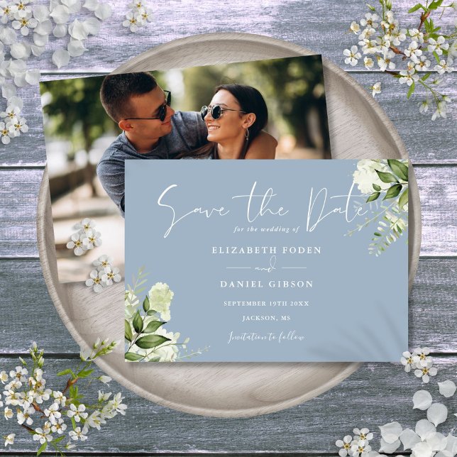 Dusty Blue Elegant Greenery Blommigt Photo Bröllop Spara Datumet (Dusty Blue Elegant Greenery Floral Photo Wedding Save The Date)