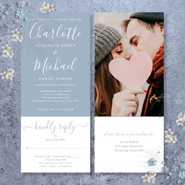 Dusty Blue Elegant Script Allt-i-ett Foto Bröllop Inbjudningar (Dusty Blue Elegant Script All In One Photo Wedding Invitation)