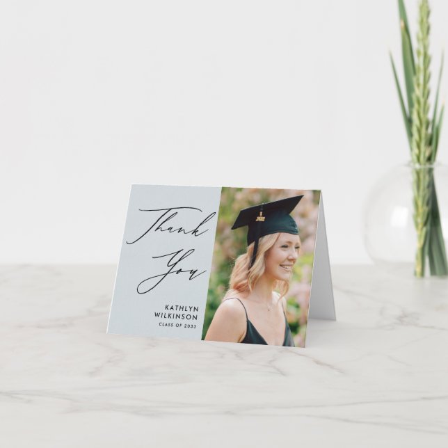 Dusty Blue Elegant Script Minimalist Studenten Tack Kort (Framsida)