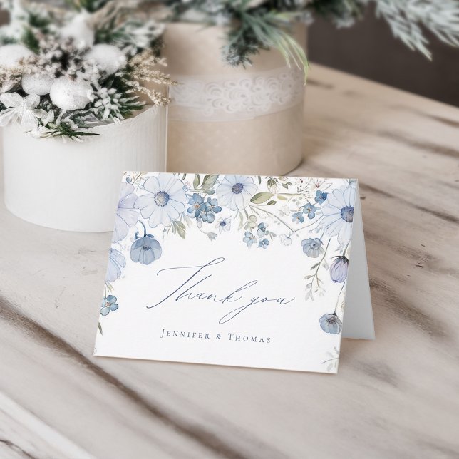 Dusty Blue Elegant Vildblomma Bröllop Tack Kort (Dusty Blue Elegant Wildflower Wedding Thank You Card)