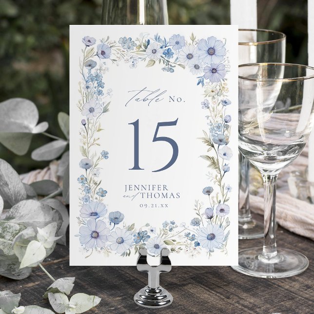 Dusty Blue Elegant Vildblomma Kant Bröllop Bordsnummer (Dusty Blue Elegant Wildflower Border Wedding Table Number)