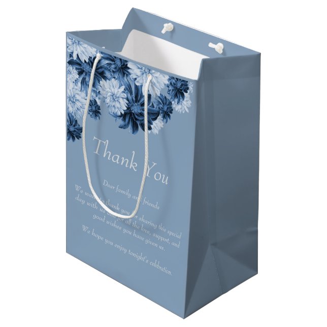 Dusty Blue Floral Wedding Favor Gift Bag (Framsidan Vinklad)