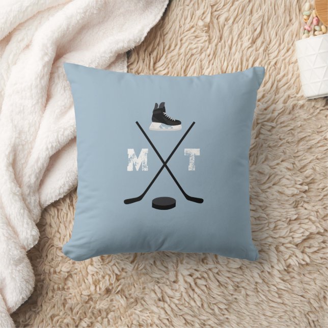 Dusty Blue Ice Hockey Classic Distress Monogram Kudde (Filt)