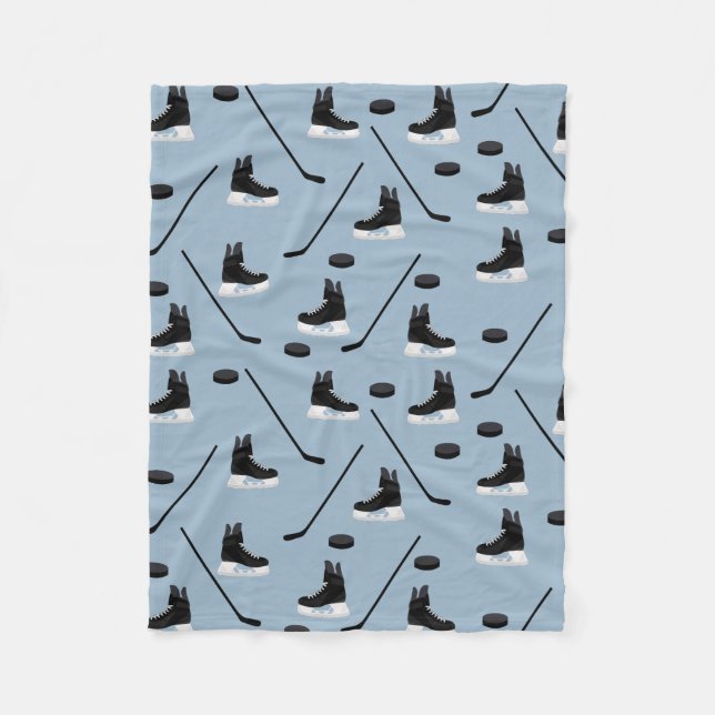 Dusty Blue Ice Hockey Stick, Skates & Puck Mönster Fleecefilt (Framsidan)