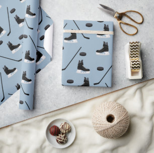 Dusty Blue Ice Hockey Stick, Skates & Puck Mönster Presentpapper