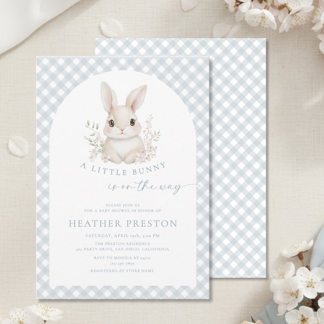 Dusty Blue Little Bunny Gingham Arch Baby Shower Inbjudningar (Skapare uppladdad)