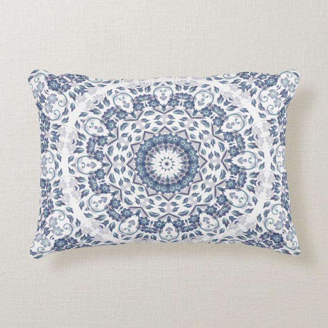 Dusty Blue Mandala Lumbar Pillow Prydnadskudde (Framsidan)