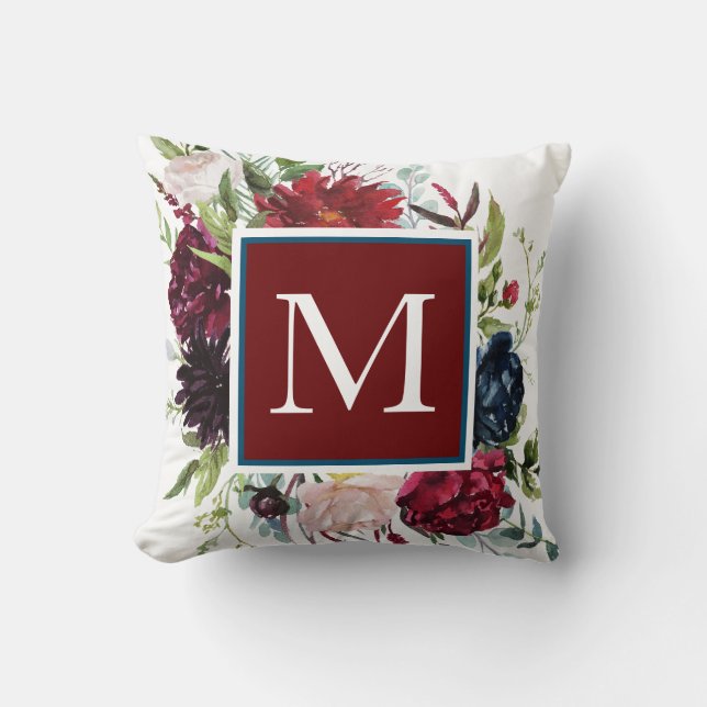 Dusty Blue med Burgundy Vin Blommigt Monogram Kudde (Framsida)