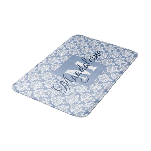 Dusty Blue med Snöre Damask Monogram och Namn Badrumsmatta (Vinklad)