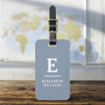 Dusty Blue Minimal Modern Monogram Bagagebricka<br><div class="desc">Öka din resupplevelse med vår klassiska Elegant Modern Minimalist Monogram Luggage Tag-kod. Detta noggrant designade tillbehör kombinerar sömlöst elegans med contemporaryns minimalism, och ser till att ditt bagage är sofistikerat. Den här bagagetaggen är utformad med precision och noggrannhet. Den är mer än bara en praktisk artikel. Den är en personlig...</div>