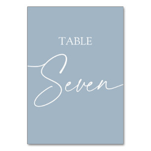 Dusty blue minimalist elegant bord sju bordsnummer