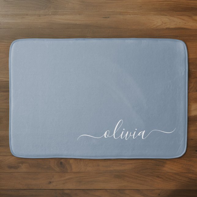 Dusty Blue Minimalist Modern Monogram-Elegant Badrumsmatta (Skapare uppladdad)