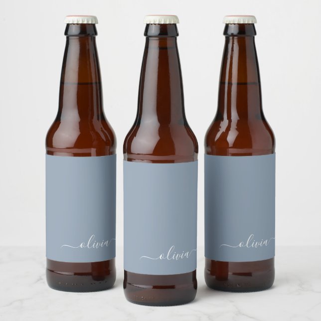 Dusty Blue Minimalist Modern Monogram-Elegant Ölflaska Etikett (Flaskor)