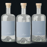 Dusty Blue Minimalist Modern Monogram-Elegant Spritflaskor Etikett<br><div class="desc">Vi presenterar vår moderna moderna monogramsamling för Dusty Blue - Elegant Samla stil med underskattad sofistikering och tidlös charm. Vår samling har minimalistisk design i en lugnande blått nyans, förbättrad med monogram för elegant som är skräddarsydda efter din personliga smak. Från raffinerat kontorsmaterial till mångsidiga tillbehör är varje biet i...</div>