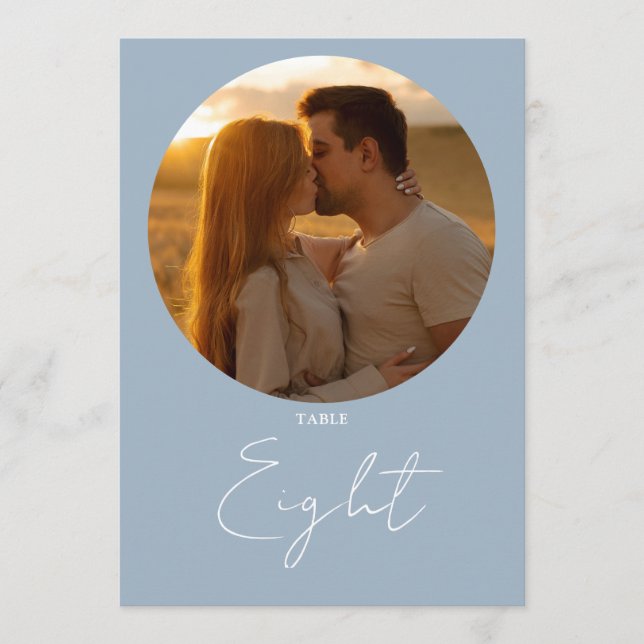 Dusty Blue Modern Minimalist Script-Bordsnummer Inbjudningar (Framsida)