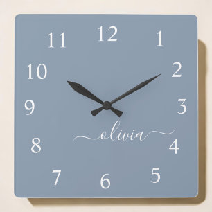 Dusty Blue Modern Script Elegant Monogram Namn Fyrkantig Klocka