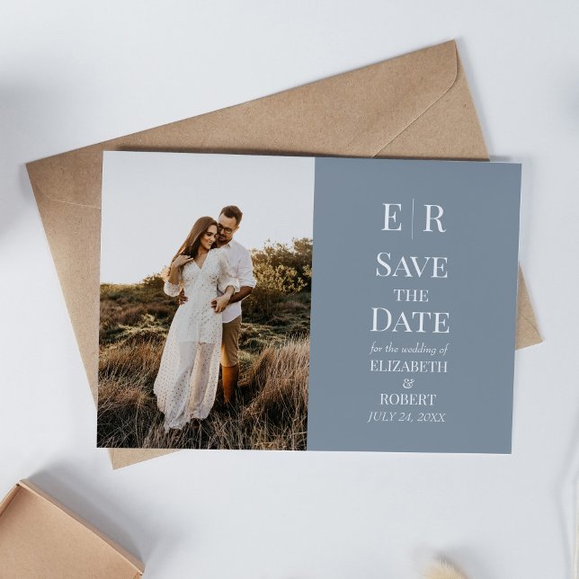 Dusty Blue Monogram Anpassad Foto Spara Datum Inbjudningar (Dusty Blue Monogram Custom Photo Save the Date Invitation on a white table with neutral decoration)