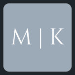 Dusty Blue Monogram Elegant enkel minimal Bröllop Fyrkantigt Klistermärke<br><div class="desc">Tryckt med monogram initialer (som du kan redigera,  ändra och anpassa) i anpassningsbar dammiga blå färg. Utformning som är tillgänglig i alla storlekar,  välj bara den höger som du behöver som storlek.</div>
