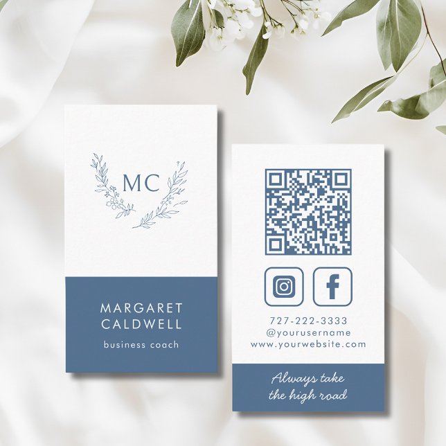 Dusty Blue Monogram Lodrät av andedräkt Visitkort (Dusty Blue Monogram Wreath Social Media Vertical Business Card )