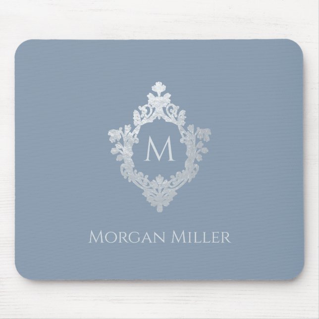 Dusty Blue Monogram Namn Elegant Vintage Vapensköl Musmatta (Framsidan)