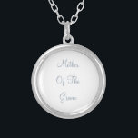 Dusty Blue Mor i Groom Bröllop-gåvan Silverpläterat Halsband<br><div class="desc">Designat med anpassningsbarna "Mor i brudgummen" i populär dammblått är detta perfekt,  enkel och klasslig gåva eller partiförmån för mor i brudgummen. Du kan ändra texten eller färg för en annan händelse eller mottagare som du vill!</div>