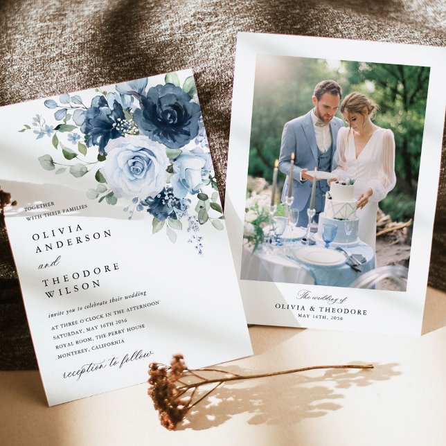 Dusty Blue Navy Floral Elegant Photo Back Wedding Inbjudningar (Dusty blue navy floral photo back wedding invitation card with elegant picture layout in warm light)