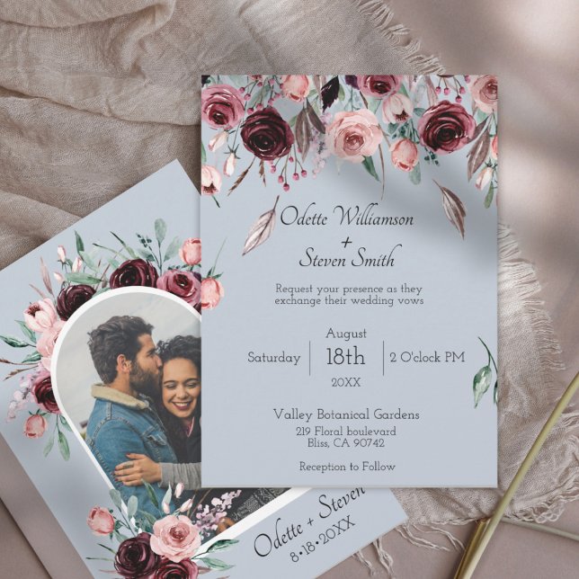 Dusty Blue och Burgundy Blommigt Photo Arch Bröllo Inbjudningar (Rustic Country Dusty Blue Blush and Burgundy Photo Wedding Invitation)