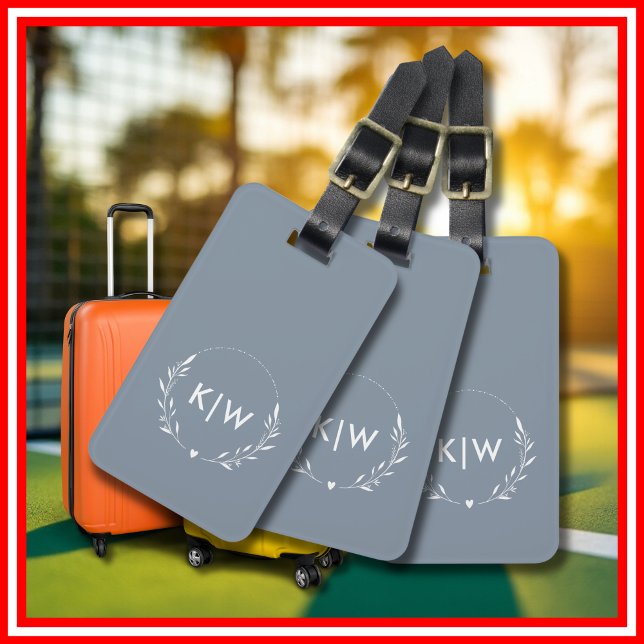 Dusty Blue och White | Modern Initialer Monogram Bagagebricka (Dusty Blue and White | Modern Initials Monogram Luggage Tag)