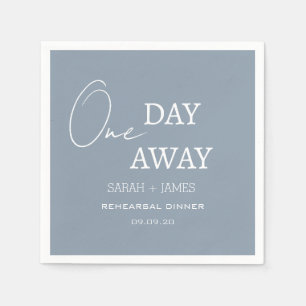 Dusty Blue One Day Away Rehearsal Dinner Bröllop Pappersservett