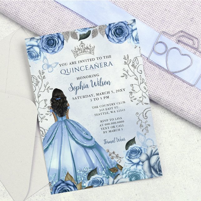 Dusty Blue Silver Blommigt Princess Quinceañera Inbjudningar (Dusty Blue Silver Floral Princess Quinceañera Invitation)