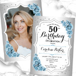 Dusty Blue Silver Photo Elegant 50:e födelsedagen Inbjudningar<br><div class="desc">Femininininbjudan till elegantens blommigt på 50 års födelsedag med ditt foto på baksidan av kortet. Glam-design med faux silver. Har dammig blå ro, skript och konetti. Perfekt för en snyggt vuxen under firande party. Anpassa med dina egna detaljer. Kan anpassas för vilken ålder som helst! Skrivna Zazzle-inbjudningar eller digital utskrivbar...</div>