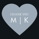 Dusty Blue Tack Monogram Trendig Bröllop Hjärtformat Klistermärke<br><div class="desc">Tryckt med monogram initialer (som du kan redigera,  ändra och anpassa) i anpassningsbar dammiga blå färg med anpassningsbar tack för ditt budskap!</div>