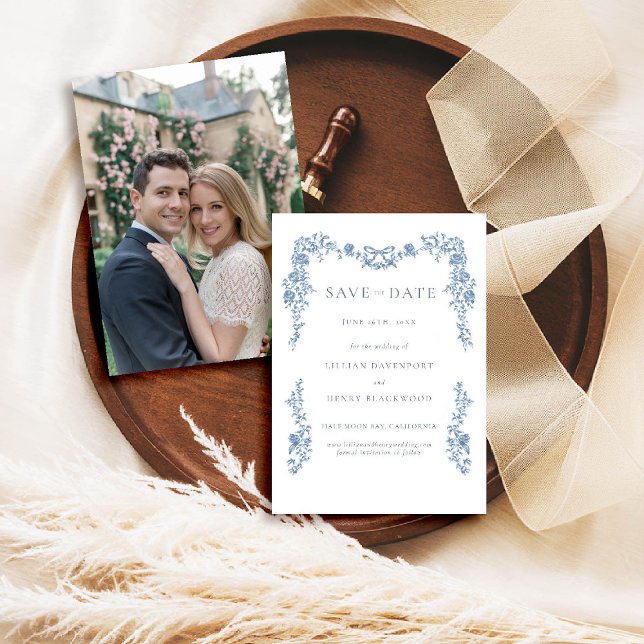 Dusty Blue Toile Chinoiserie Bröllop Spara Date Inbjudningar (dusty blue wedding save date toile de jouy chinoiserie french vintage floral frame formal modern)