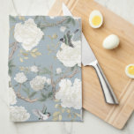 Dusty Blue White Chinoiserie Blommigt Porcelain Kökshandduk<br><div class="desc">Fin,  kiniseriinspirerad design med mjuka,  elfenbensvita blommor och eleganter mot en luxuriös,  dammblå bakgrund</div>